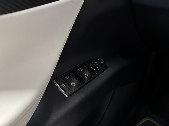Tesla Model X 14 of 21