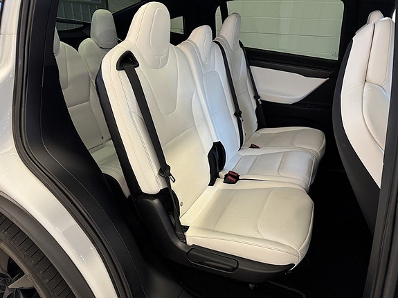 Tesla Model X 6 of 21