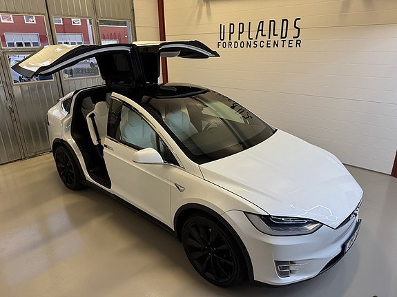 Tesla Model X 3 of 5