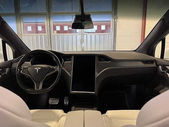 Tesla Model X 9 of 21