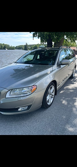 Volvo V70 3 of 5