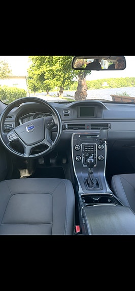 Volvo V70 2 of 5