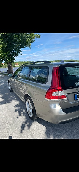 Volvo V70 4 of 5