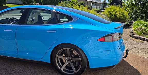 Tesla Model S 6 of 10