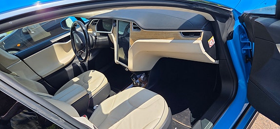 Tesla Model S 8 of 10