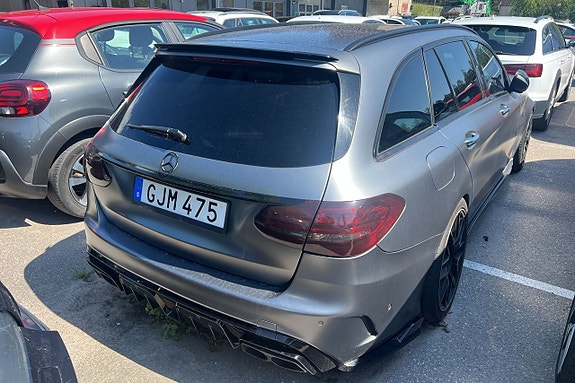 Mercedes-Benz C43 2 of 5