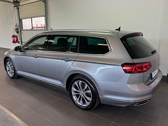 Volkswagen Passat 2 of 5