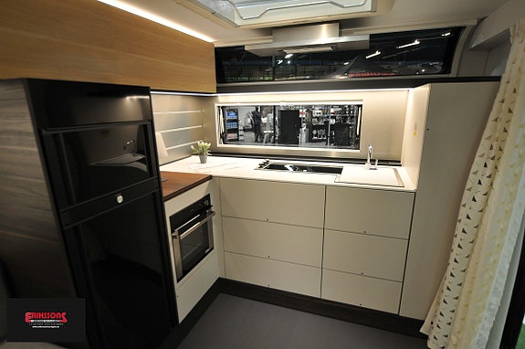 Adria Astella 704 HP 3 of 18