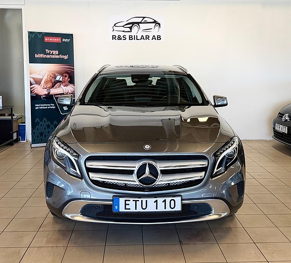 Mercedes-Benz GLA220 d 2 of 16