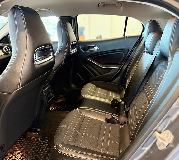 Mercedes-Benz GLA220 d 15 of 16