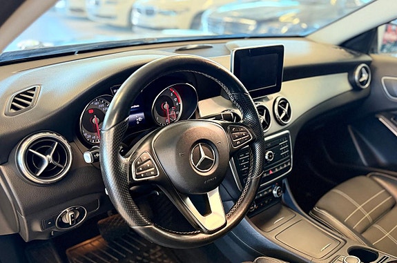 Mercedes-Benz GLA220 d 11 of 16