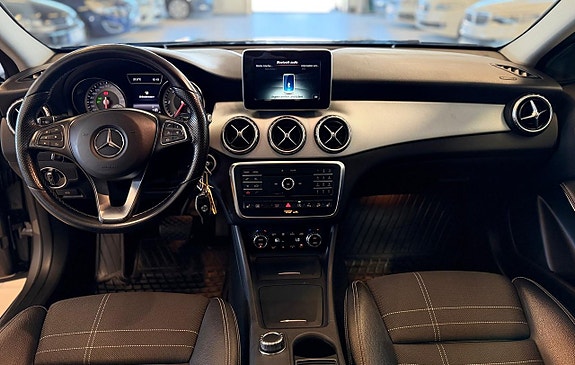 Mercedes-Benz GLA220 d 10 of 16
