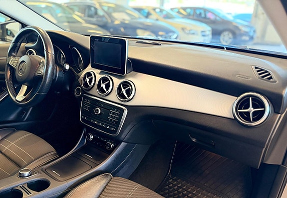 Mercedes-Benz GLA220 d 12 of 16