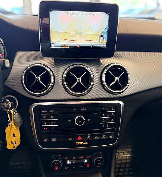 Mercedes-Benz GLA220 d 14 of 16