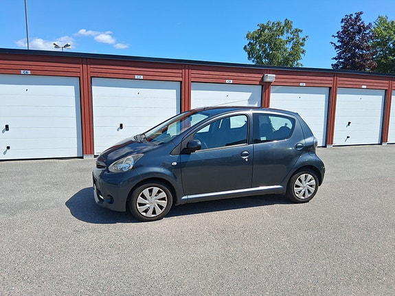 Toyota Aygo 2 of 5