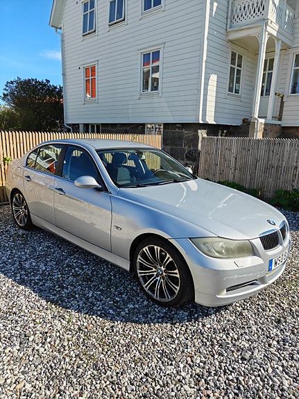 BMW 325i 3 of 5