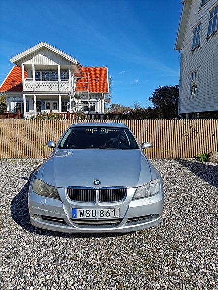 BMW 325i 2 of 5