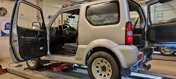 Suzuki Jimny 2 of 3