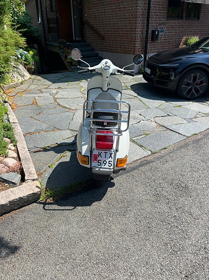 Piaggio P 200 E 2 of 5