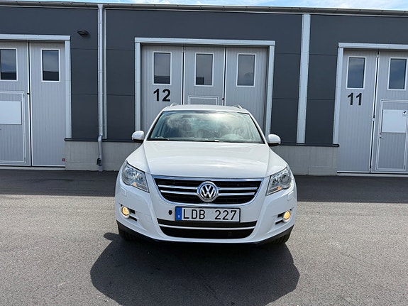 Volkswagen Tiguan 2 of 5
