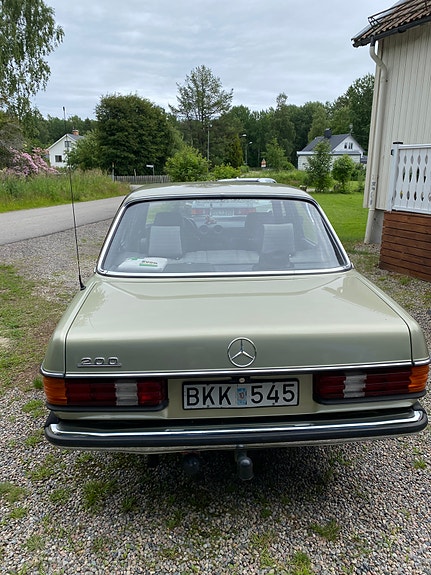 Mercedes-Benz 200 4 of 5