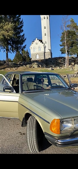 Mercedes-Benz 200 2 of 5