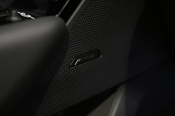 Land Rover Range Rover Velar 23 of 28
