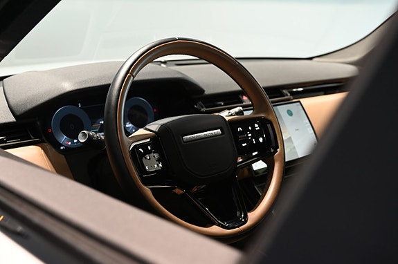 Land Rover Range Rover Velar 17 of 28