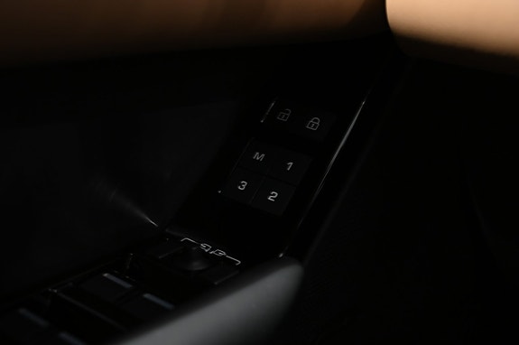 Land Rover Range Rover Velar 22 of 28