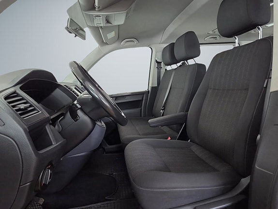 Volkswagen Caravelle 7 of 20
