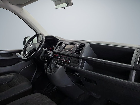 Volkswagen Caravelle 20 of 20