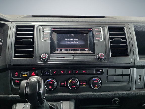 Volkswagen Caravelle 10 of 20