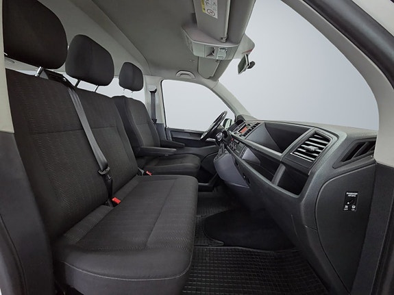 Volkswagen Caravelle 16 of 20