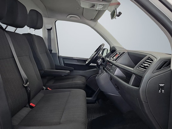 Volkswagen Caravelle 18 of 20