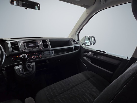 Volkswagen Caravelle 9 of 20