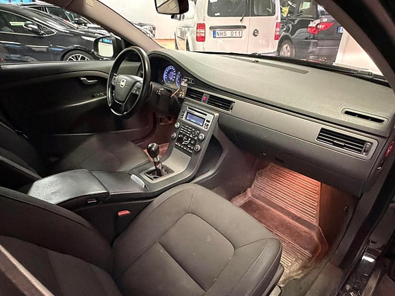 Volvo V70 22 of 25