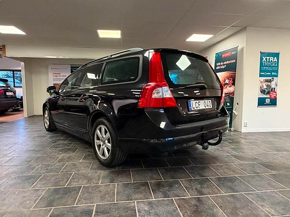 Volvo V70 4 of 5