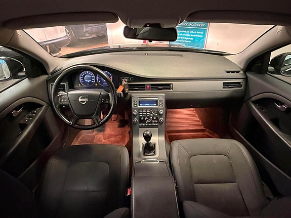 Volvo V70 12 of 25