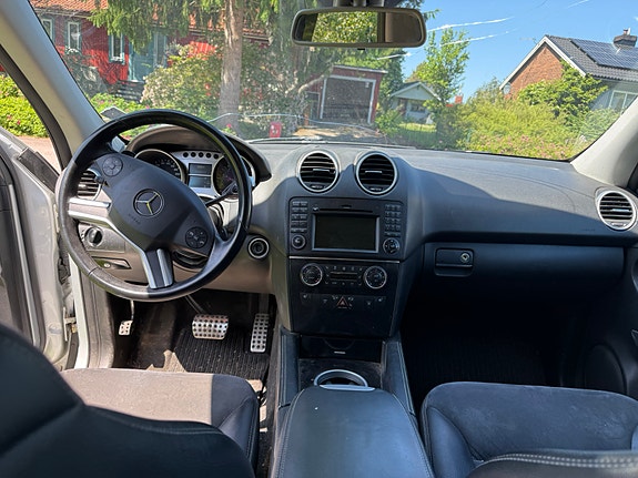 Mercedes-Benz ML350 6 of 6