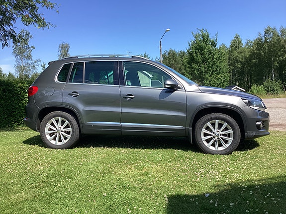 Volkswagen Tiguan 2 of 5