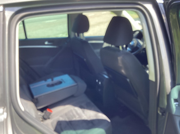 Volkswagen Tiguan 3 of 5