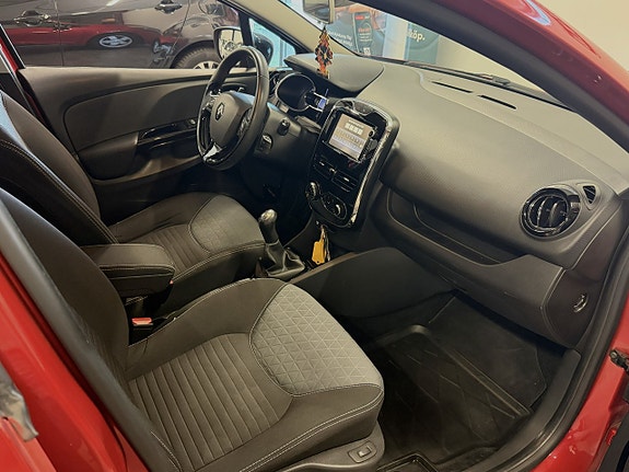 Renault Clio 14 of 16