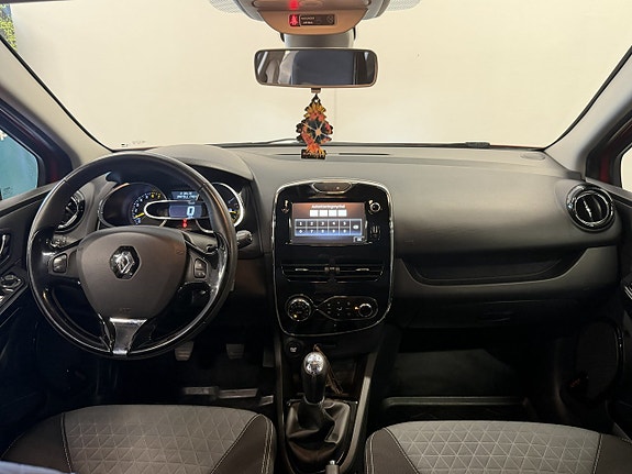Renault Clio 15 of 16