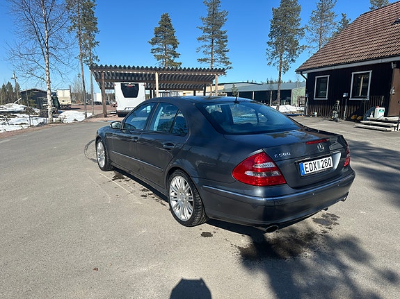 Mercedes-Benz E500 4 of 5