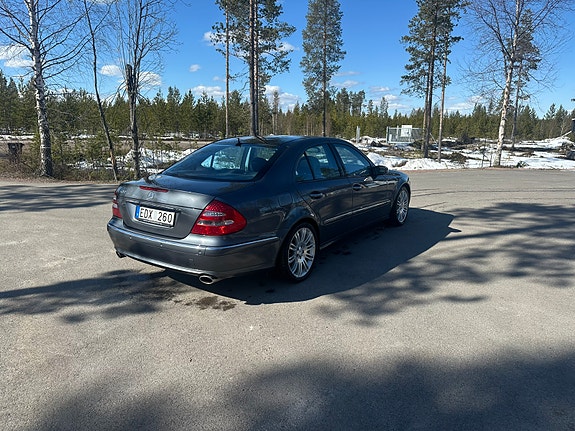 Mercedes-Benz E500 3 of 5