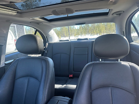 Mercedes-Benz E500 5 of 5