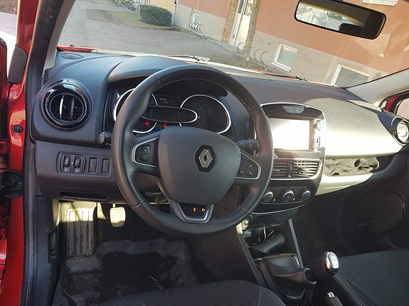 Renault Clio 21 of 27