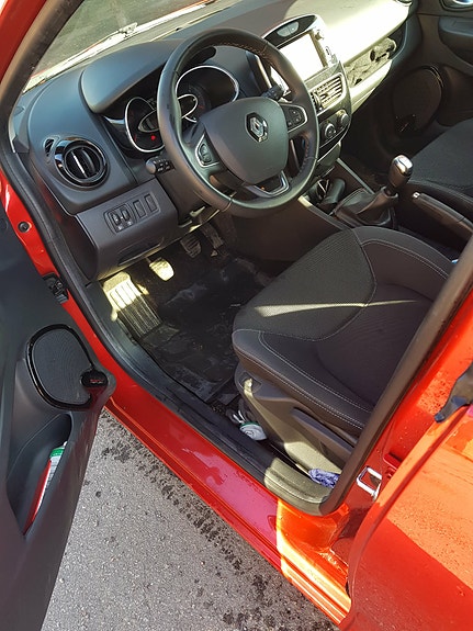 Renault Clio 27 of 27