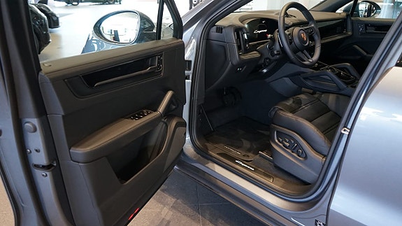 Porsche Cayenne Coupe 6 of 7