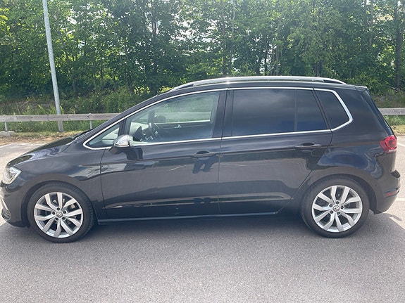 Volkswagen Golf Sportsvan 2 of 5